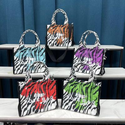 China New Arrival Custom Fashion Women's Fashion Logo Designer Canvas Luxury Large Capacity 2022 Tote Bags for sale