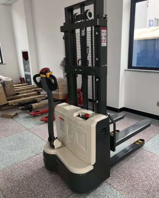 Cina High Strength Electric Walkie Stacker 1,2 tonnellate 2 metri Fully Electric Stacker Curitis Controller in vendita