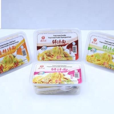 China Chinese Wholesale Low Fat Best Selling Hot Fresh Fast Food Instant Noodles With Chilli Flavor for sale