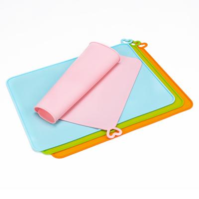 China Mechanical Washing Bowls Waterproof Silicone Pet Feeding Mat for sale