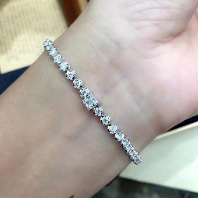 China Round Shape Princess Cut Diamond Bracelet Decoration Must-Have with US Currency for sale