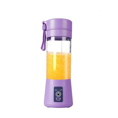 China kitchen Mini Usb Fruit Juicer Portable Rechargeable Blender New Product Acceptable 3.7V for sale