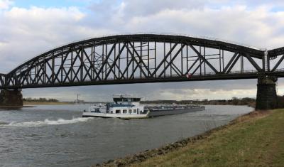 China Ponte de vigas de aço de espessura larga e resistente ao vento, de coluna H de vigas de aço, com suporte de treliça de aço galvanizado à venda