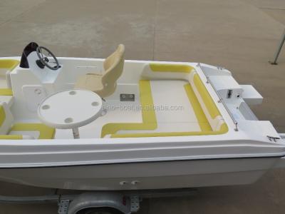 China Luxury comfortable fiberglass 5m fiberglass yach lounging boat for fun in sale in cheap price for sale