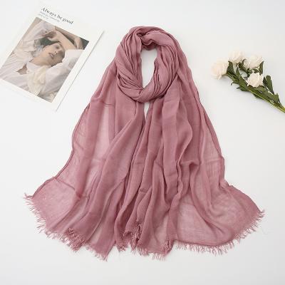 China New Design Rayon Hijab Women's Collection Shawl 2022 Pleated Cotton Hijab Solid Color Cotton Hijab Supplier for sale