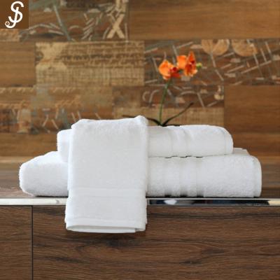 China Luxury Hotel and Spa Bath Towel Compressed 100% Cotton 900g 90*180cm Women Beach White Hotel Cotton Bath Towel for sale