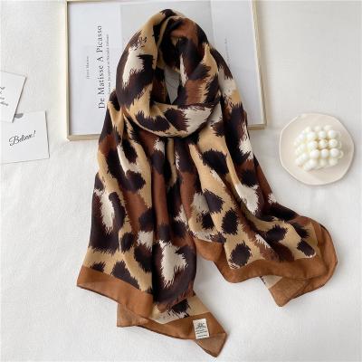 China New Lady Travel Cotton High Quality Scarves Winter Neck Wram Squishy Bandana Hijab Shawls And Wraps 2021 Cotton Leopard Scarf Women for sale