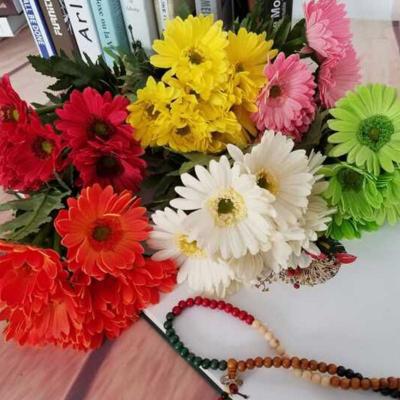 China Real Touch Nature Daisy Artificial Flower Stem Chrysanthemum Decor Daisy Flower Home Artificial Stem Daisy Flower for sale