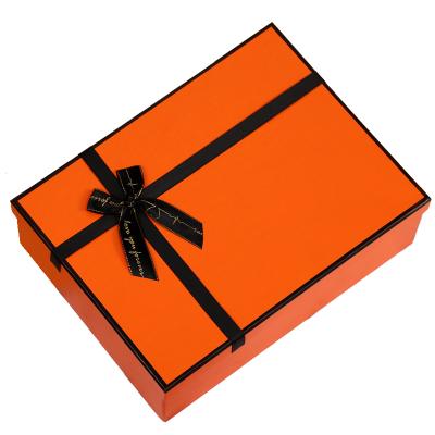 China Recycled Materials Custom Chocolate Paper Candy Gift Box Packaging for sale