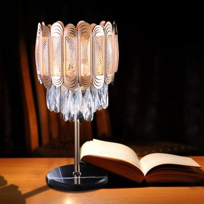 China Modern Low Price Indoor Luxury Crystal Aluminum Alloy Office Bedroom Led Table Lamp for sale