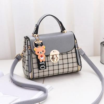 China 2023 Luxury Waterproof PU Leather Girl Shoulder Bags Handbags Lattice Pattern With Bear Cross - Body Bags Fashion Large Capacity Packing for sale