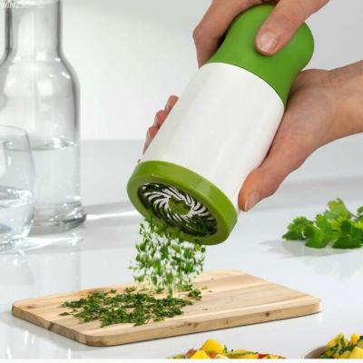 China Viable Vegetable Cutter Kitchen Instruments Cooking Tools Coriander Chopper Grinder Plastic Herb Grinder for sale