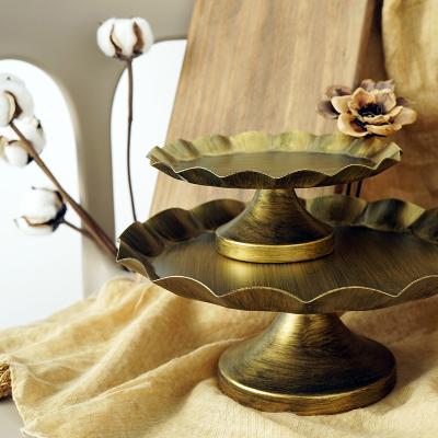 China Retro European-style cake stand iron gold cake stand dessert table dessert table cake tray for sale