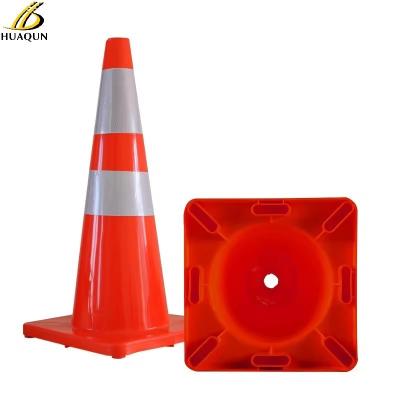 China Flexible oranje snelweg kegels PVC aangepaste verkeerskegel voor effectieve waarschuwing Te koop