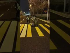 Petroleum Resin Hot Melt Paint for Reflective Road Marking OEM 3 Minutes Drying Time
