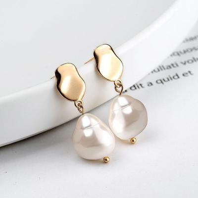 China Unique Factory Design Supply 2020 New Trendy Fashion Gold Plated Women Freshwater Pearl Earings for sale