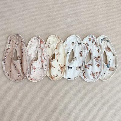 China Baby Viable Newborn Bibs Cotton Kid Vintage Print Cute Feeding Burp Tissue Boys Girls Infant Soft Triangle Saliva Towel Newborn Scarf for sale