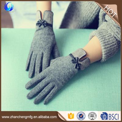 China Comfort Women Wool Knitted Wool Gloves Cute Touch Screen for sale