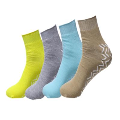 China Breathable Adult Disposable Hospital Socks Custom Size Non Slip Gripper Socks for sale