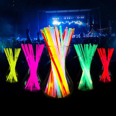 China 100pcs Eco-friendly Multi Color Glow Sticks Concert Custom Light Sticks Bracelets For Kpop Kids Fafe for sale