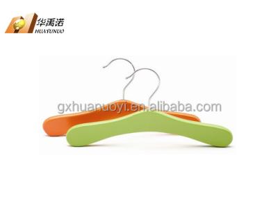 China flat kids colorful wooden hangers/kids colorful hangers/baby hangers for sale