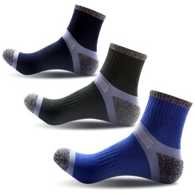 China Sporty Men Sports Basketball Hoops Combed Cotton Mid-Calf Sock Men's Outdoor Climbing Sport Sock Wholesale for sale