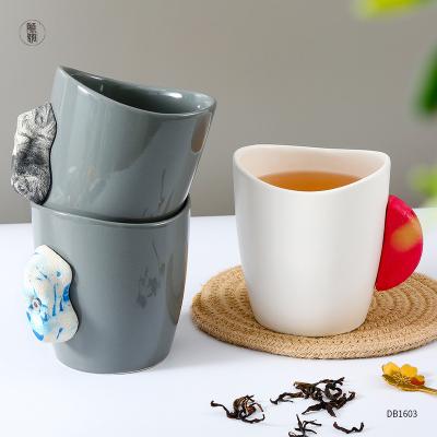 China Custom Creative Gift Portable Viable 17oz Gray Rock Climbing Cliff Hold Large Resin Ceramic Mugs Travel Cup For Sports for sale