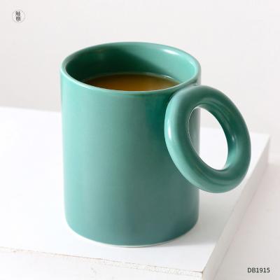 China Viable Creative Luxury Coffee Mug Gift Green Porcelain Mug Handle Custom Ceramic Mug for sale