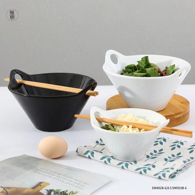 China Sustainable Multi-size Perforated Ceramic Pho Bowl Japanese Ramen Bowl With Spoon Chopsticks for sale