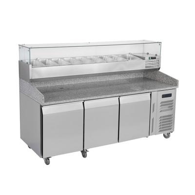 China Contador de acero inoxidable profesional contrario refrigerado 3 puertas del refrigerador de la ensalada de Saladette en venta