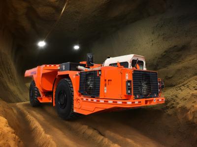 China BIG Bucket Underground Mining Truck  Payload 30 Tons For Africa Market DERUI  DRUK 30 for sale