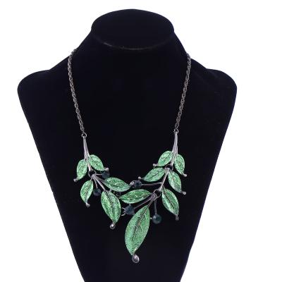 China Hot Sale Casual / Sporty Custom Jewelry Necklace Leaf Shape Crystal Necklaces Green For Women for sale