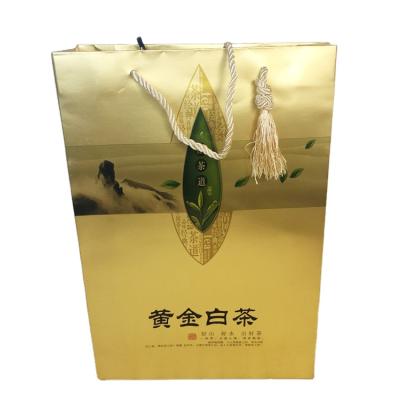 China High Quality Wholesale Recyclable Gold Aluminum Foil Waterproof Kraft Paper Shopping Gift Bag for sale