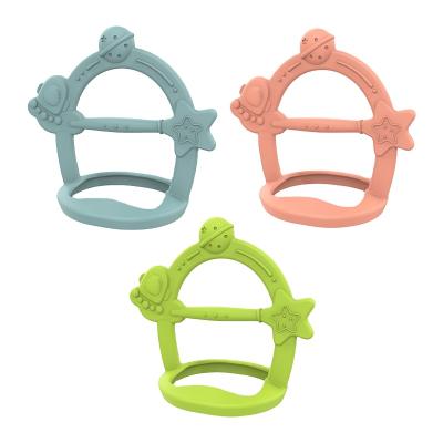 China Adjustable Soft Toy ECO Baby Bracelet Soothing Ring Belt Storage Box Space Exploration Silicone Baby Teether for sale