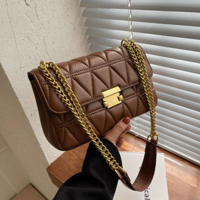 China Factory Wholesale Fashion Small Lambskin Chain Clamshell Pattern Leather Messenger Bag One-Shoulder Messenger Bag for sale