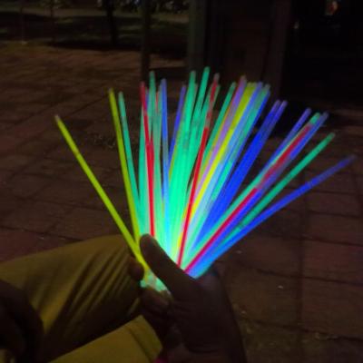 China PE& Plastic 12 hour chemical light stick, glow in dark stick for sale