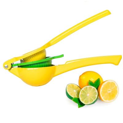 China Viable Promotional Goods Using Household High Quality Low Noise Plastic Clip Manual Wooden Lemon Squeezer for sale