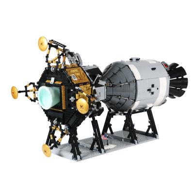 China Model Educational Legoing Toy Building Blocks Toy Songrebo 7106PCS Apollo 11 Spaceship Building Sets for sale