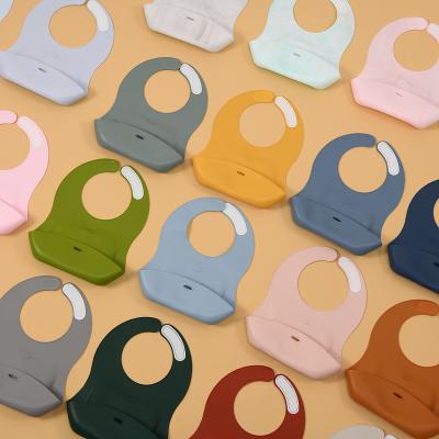 China BPA Free Baby Feeding Kit Silicone Baby Bib Custom High Quality Wholesale for sale