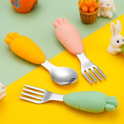 China Toddler Free Silicone Baby Kids Handle Shape BPA Free Carrot Fork Spoon Feeding Cutlery Set With Plastic Box for sale