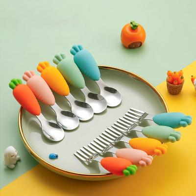 China BPA Free Silicone Baby Feeding Spoon Set Provide Non-Toxic Infant Feeding Spoon and Fork BPA Free Baby Feeding Set for sale