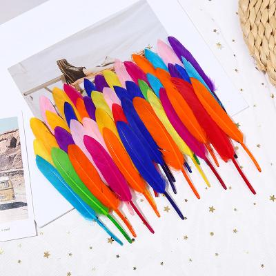 China Wholesale Featival Decoration Headdress Garment Decoration DIY Dyed Feather 50pcs/Bag 10-15cm Goose Knife Feather Decor For Earring Accessories for sale