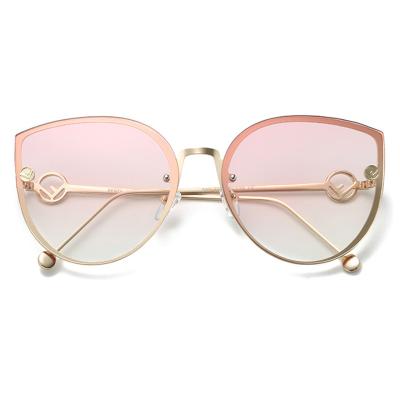 China 2021 new fashion hot sales fashion ocean glass sunglasses legs cat eye sunglasses women glass with F letter for sale