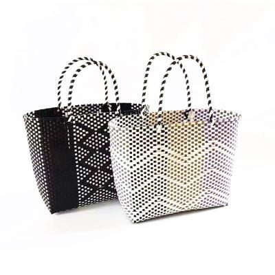 China Durable Handmade Custom Colorful PP Recycled Woven Waterproof Plastic Straw Handbags for sale