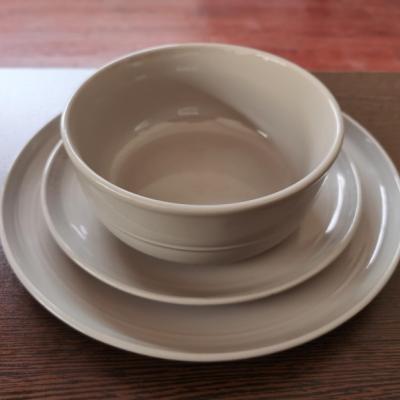 China Sustainable 3 Pieces In One Set, Clear Stock Price Ceramic Dinner Set, Durable Cheap Price Dinnerware for sale