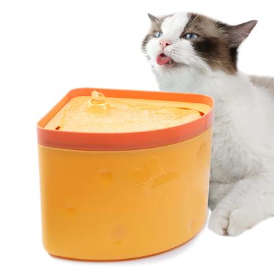 China Automatic Pet Dispenser Factory 2.5L Capacity Automatic Cheese Drinking Dog Cat Water Fountain for sale