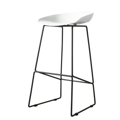 China Fashionable modern stackable metal legs table kitchen hotel pp plastic bar stool high for sale