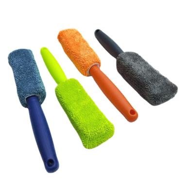 China Sustainable Microfiber Rim Cleaning Brush Car Wheel With Long Handle for sale