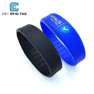 China Waterproof / Waterproof Silicone RFID NFC Wristbands Eco Friendly Waterproof Wristband For Gym Fitness Centers for sale