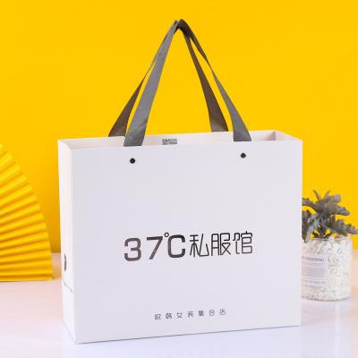 China 2022 Custom Recyclable Matt Lamination Luxury Black Packaging Paper Grocery Bags Logo Print Extra Large Shopping Biodegradable Garment Bags for sale